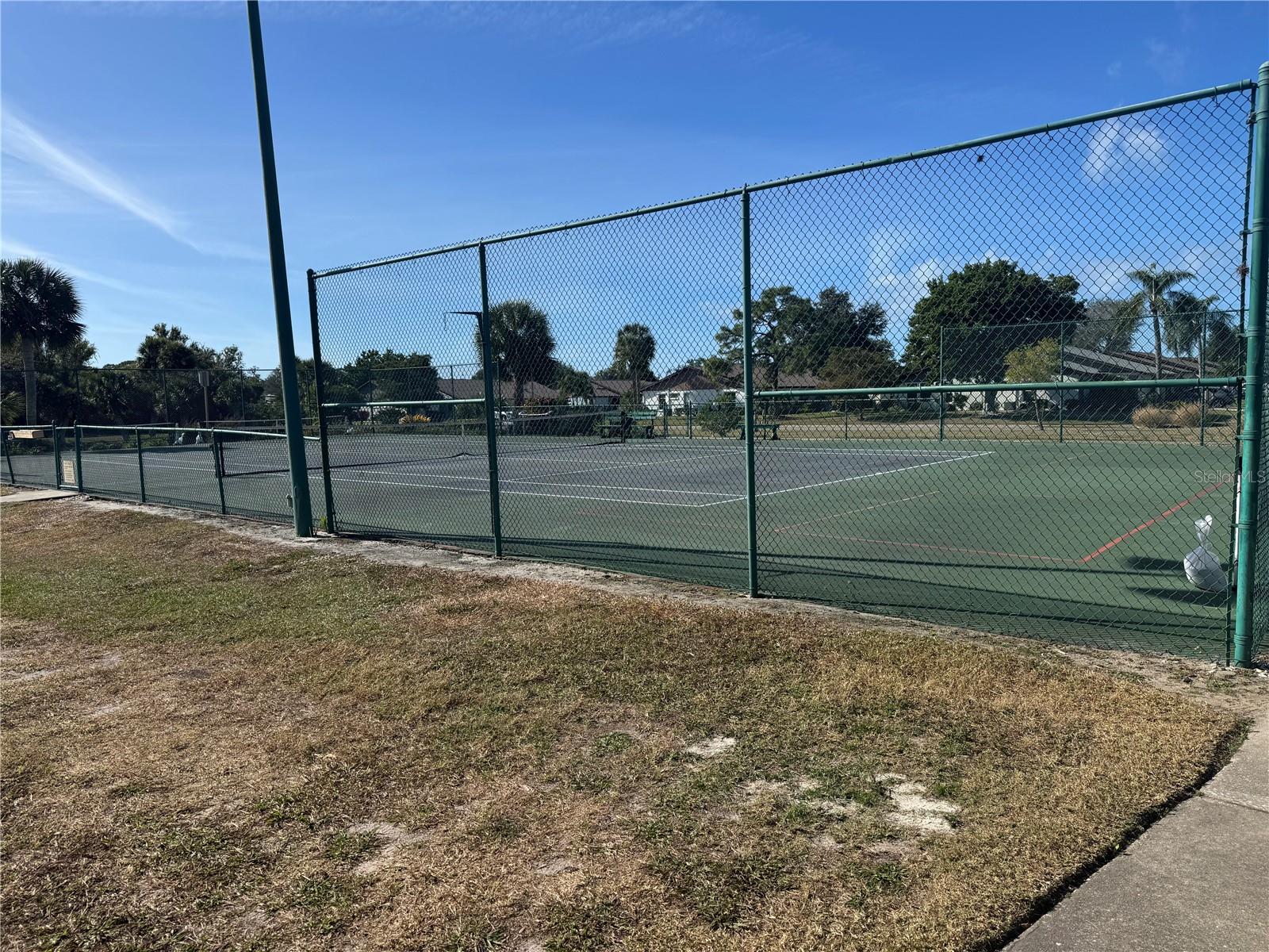 Image 52 of 75 For 643 Foxwood Boulevard 78