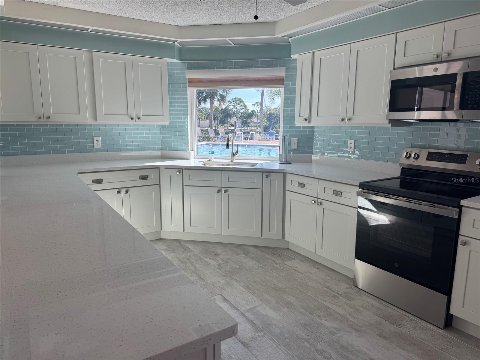 Image 54 of 75 For 643 Foxwood Boulevard 78