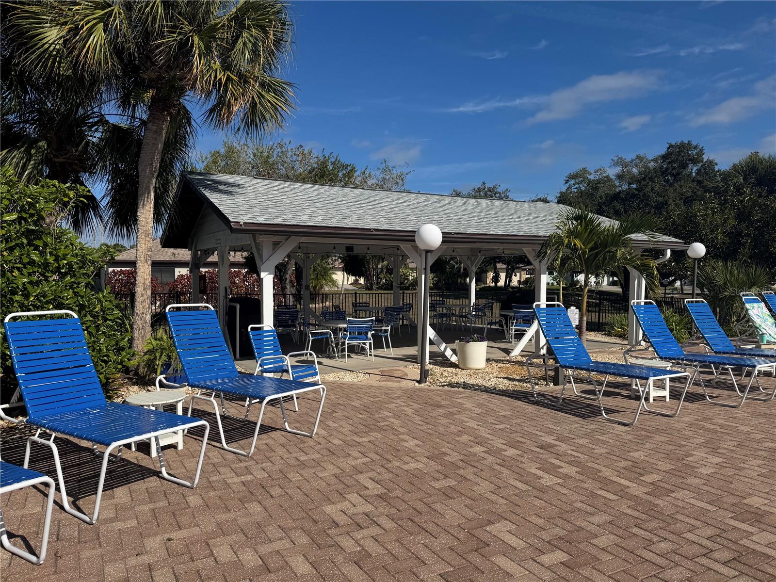 Image 57 of 75 For 643 Foxwood Boulevard 78