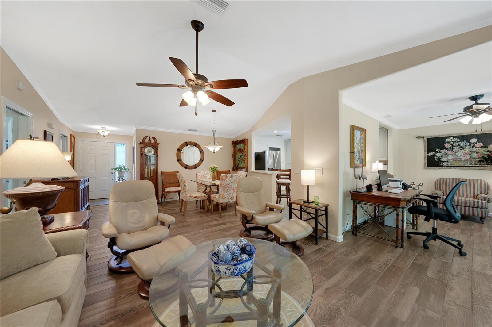 Image 7 of 75 For 643 Foxwood Boulevard 78