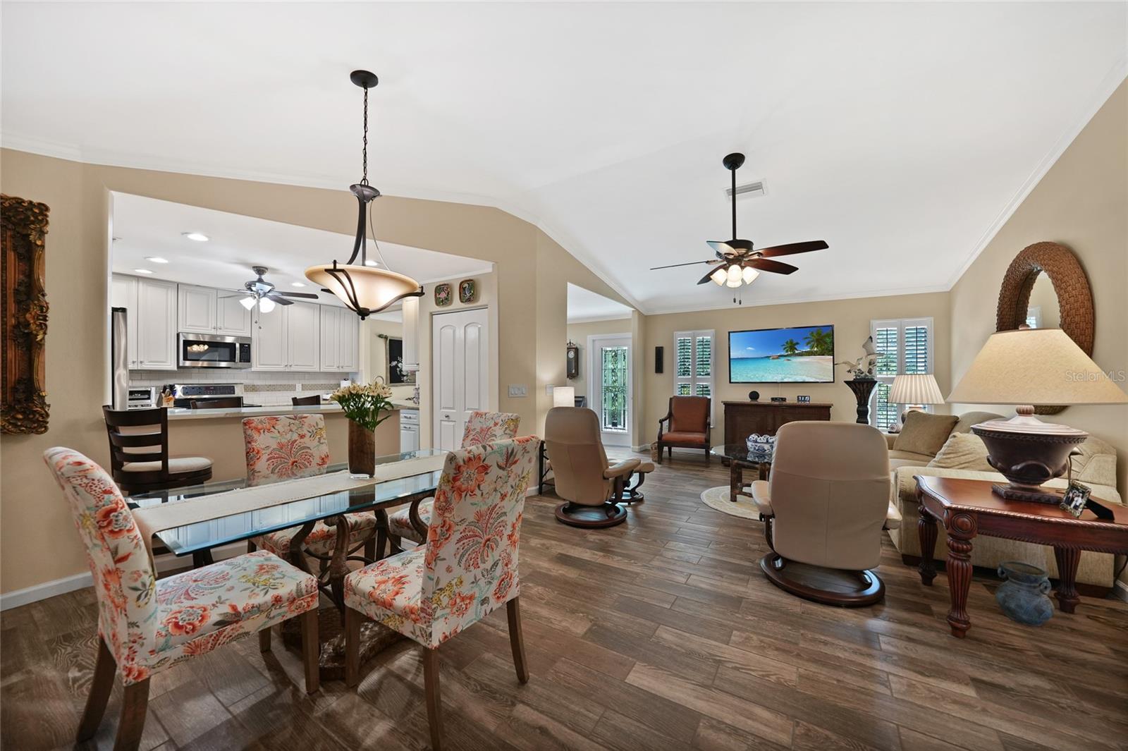 Image 9 of 75 For 643 Foxwood Boulevard 78