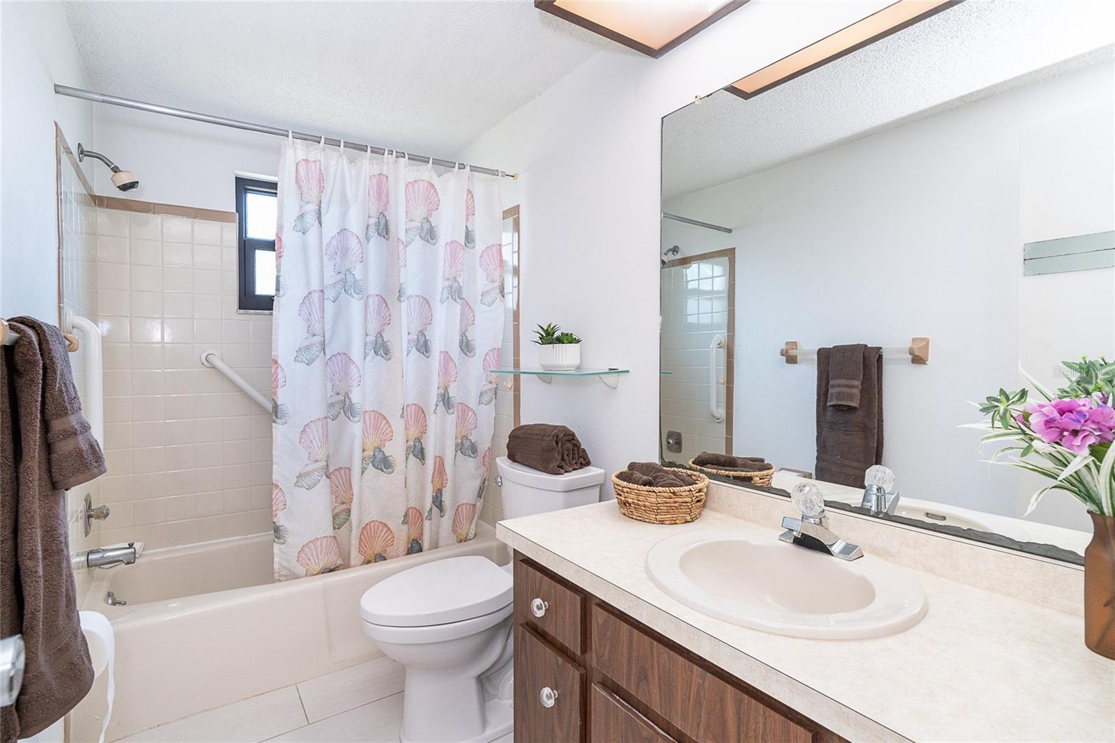 Image 27 of 37 For 213 High Point Drive 213b