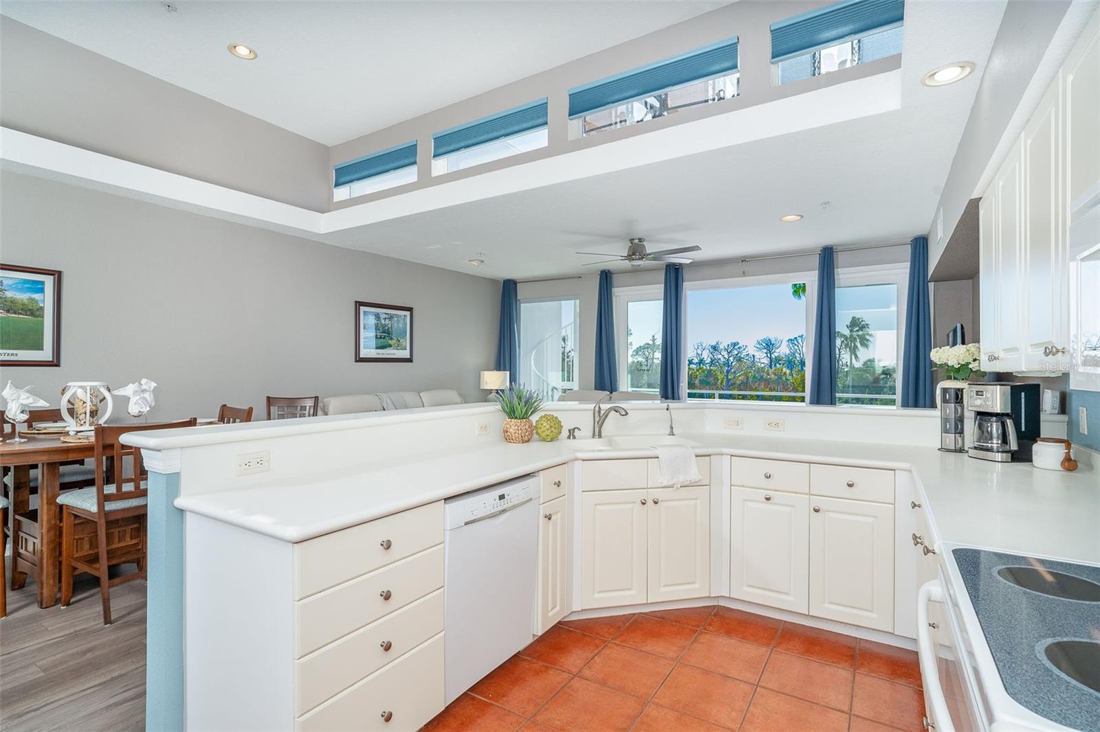 Image 11 of 55 For 8226 Harborside Circle