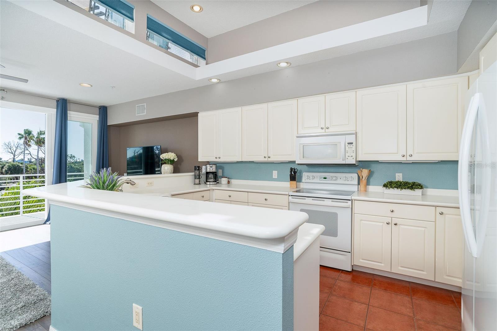 Image 12 of 55 For 8226 Harborside Circle