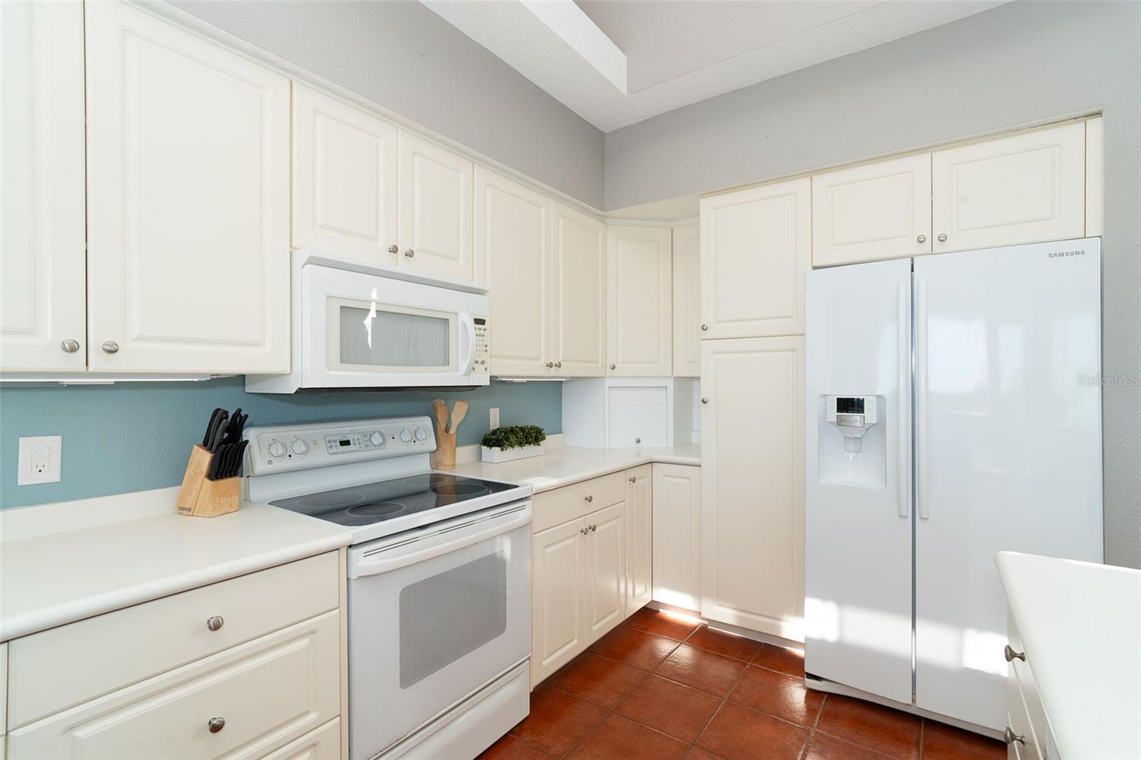 Image 13 of 55 For 8226 Harborside Circle