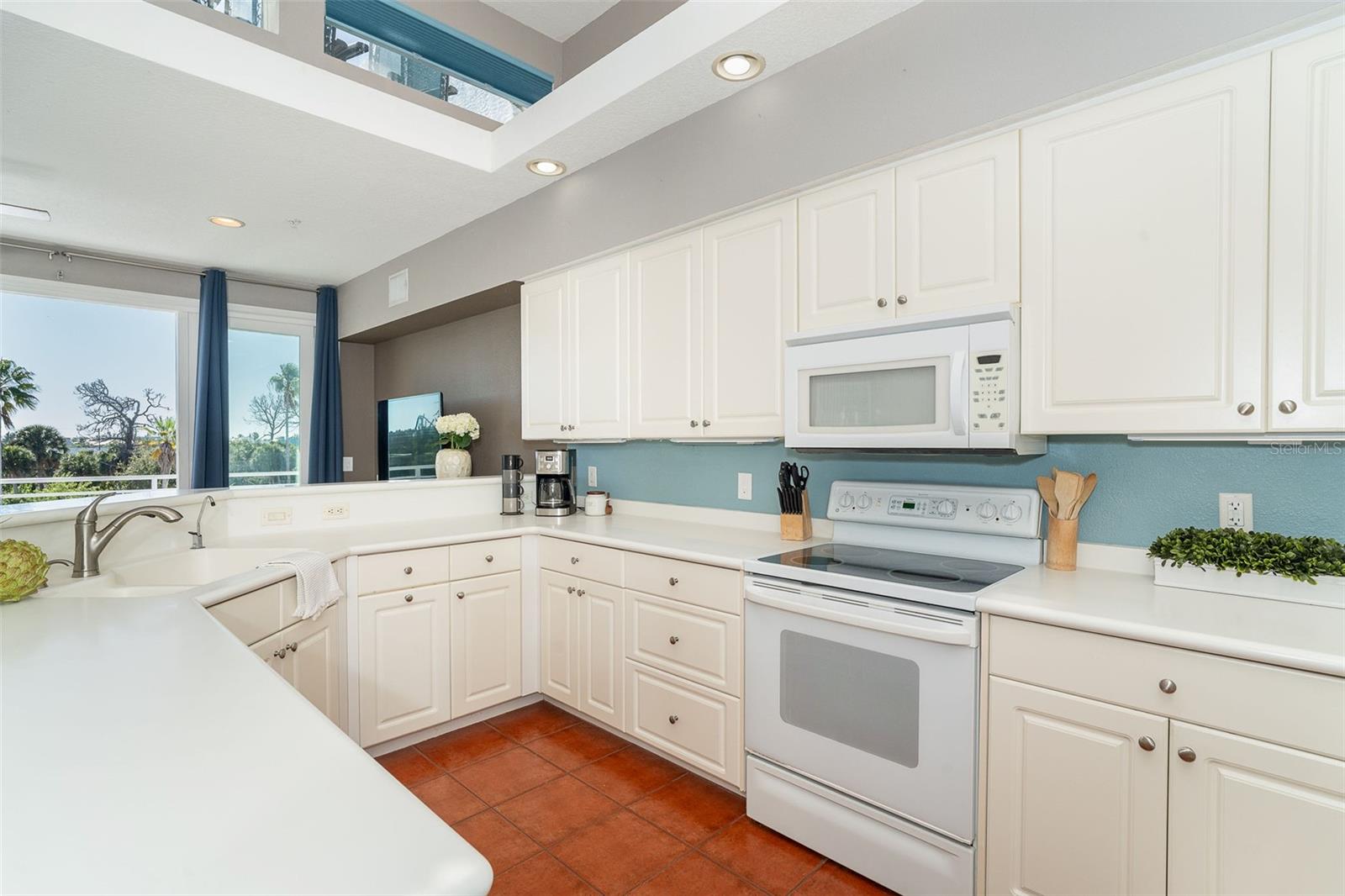 Image 14 of 55 For 8226 Harborside Circle