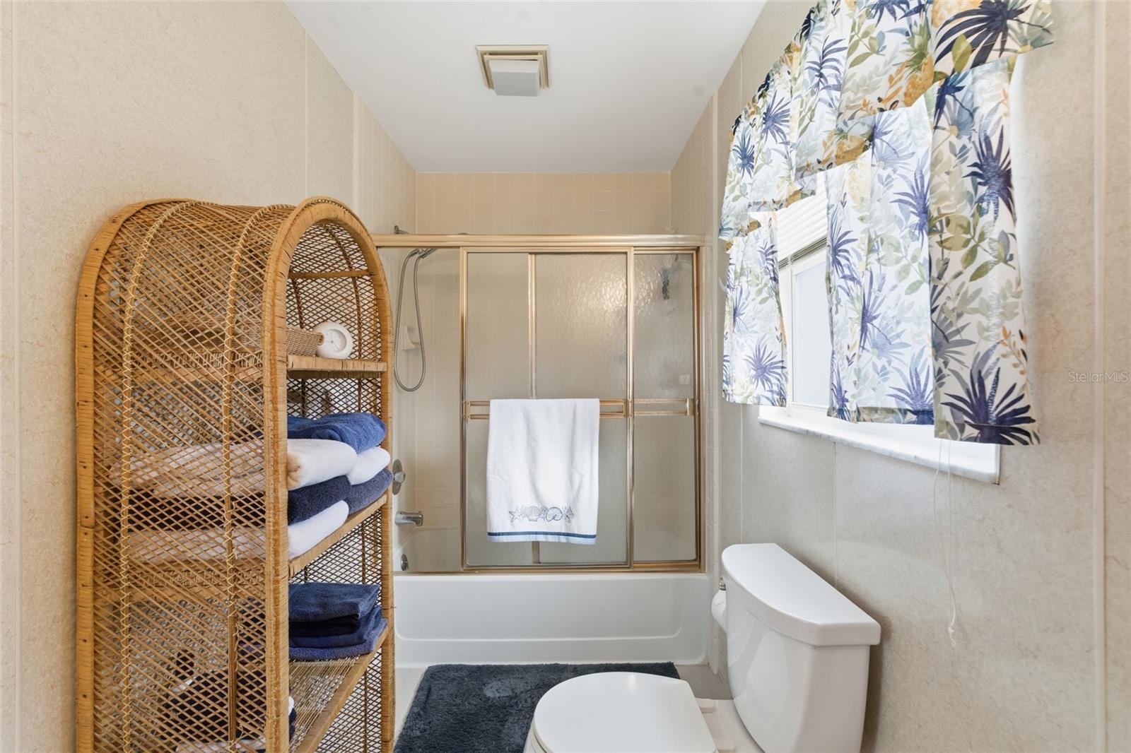 Image 23 of 48 For 2050 Oyster Creek Drive