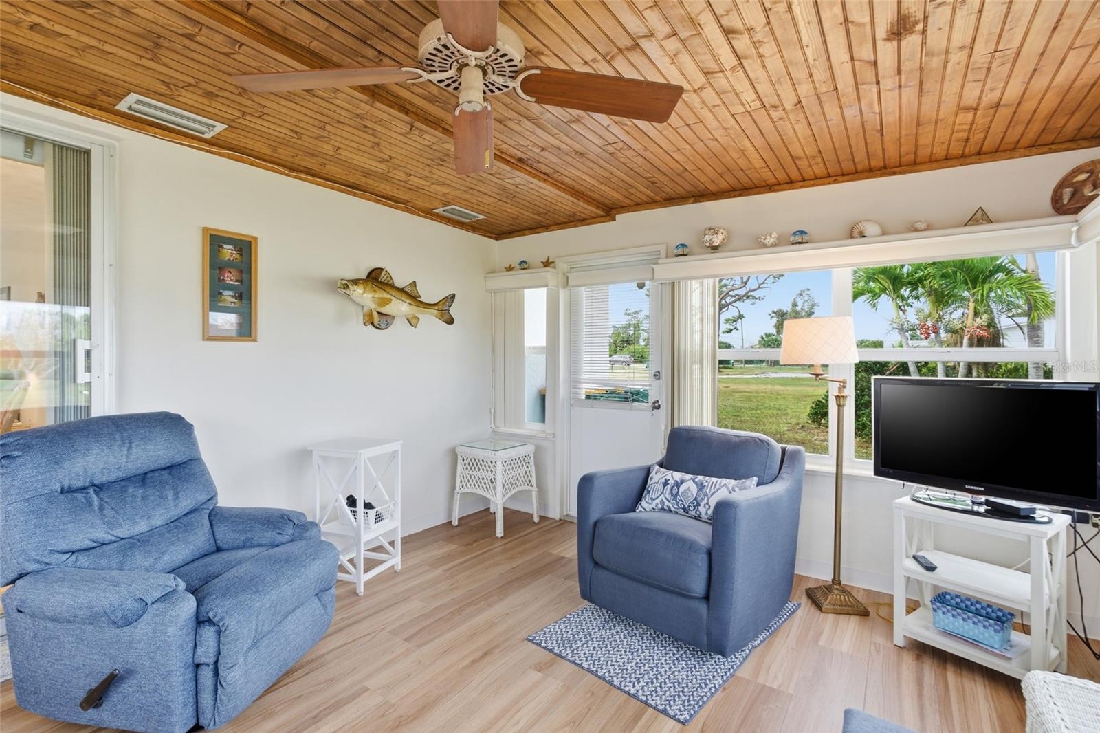 Image 29 of 48 For 2050 Oyster Creek Drive