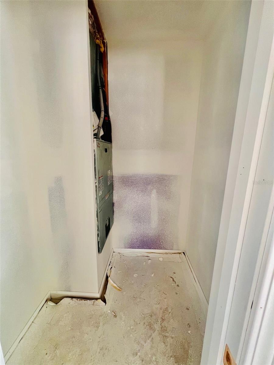 Image 9 of 27 For 1977 Beach Road 21