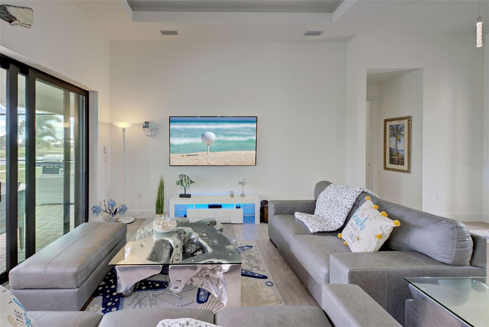 Image 24 of 55 For 19 Windward Road