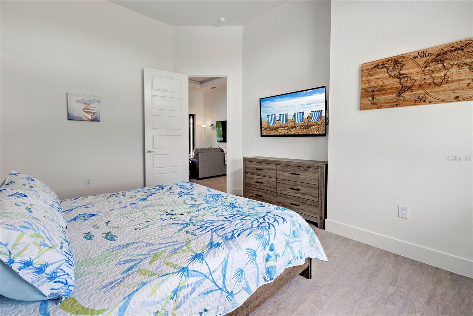 Image 41 of 55 For 19 Windward Road