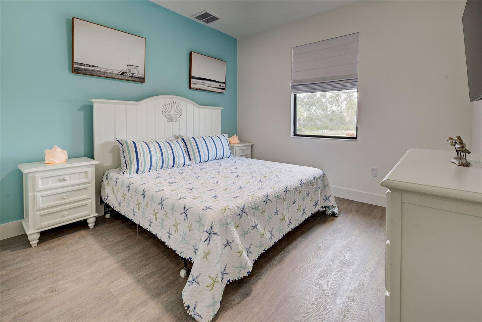 Image 44 of 55 For 19 Windward Road