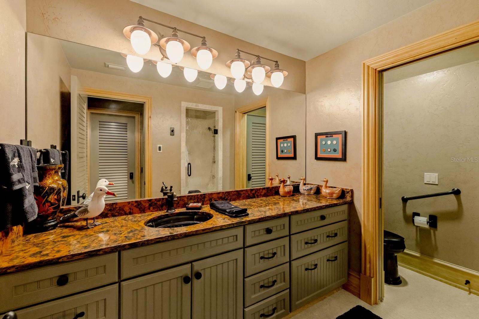 Image 47 of 57 For 1000 Railroad Avenue