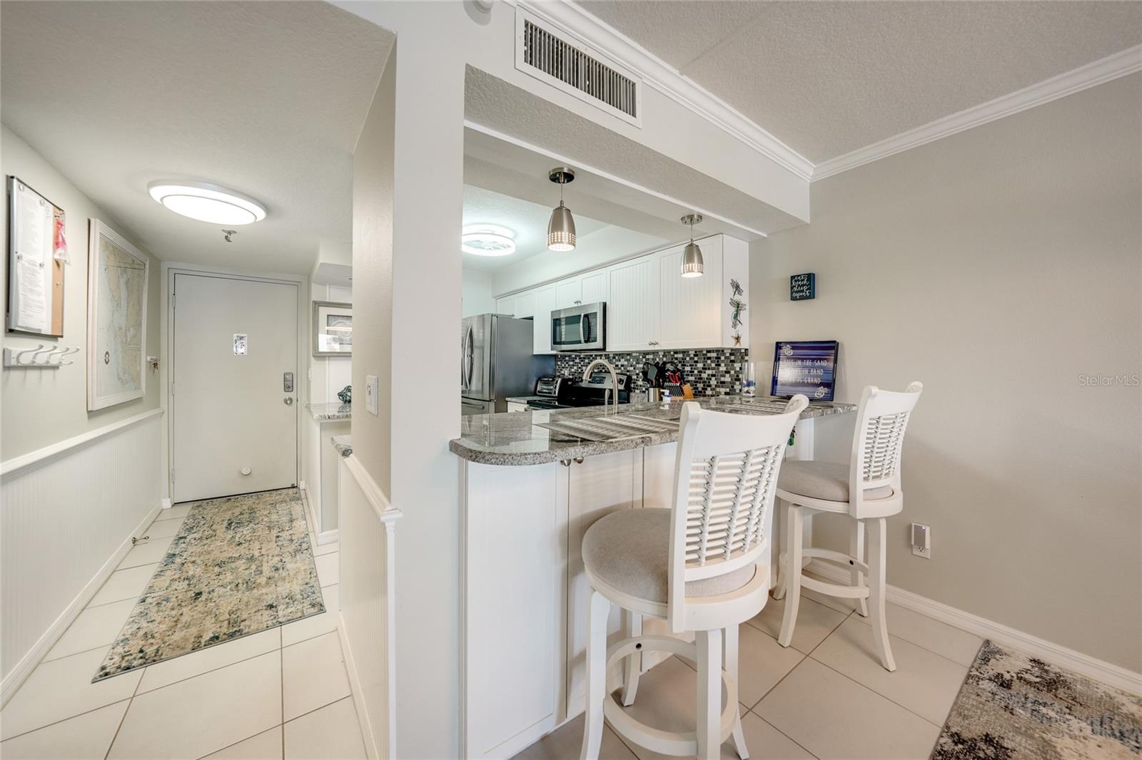 Image 10 of 53 For 1701 Beach Road 202