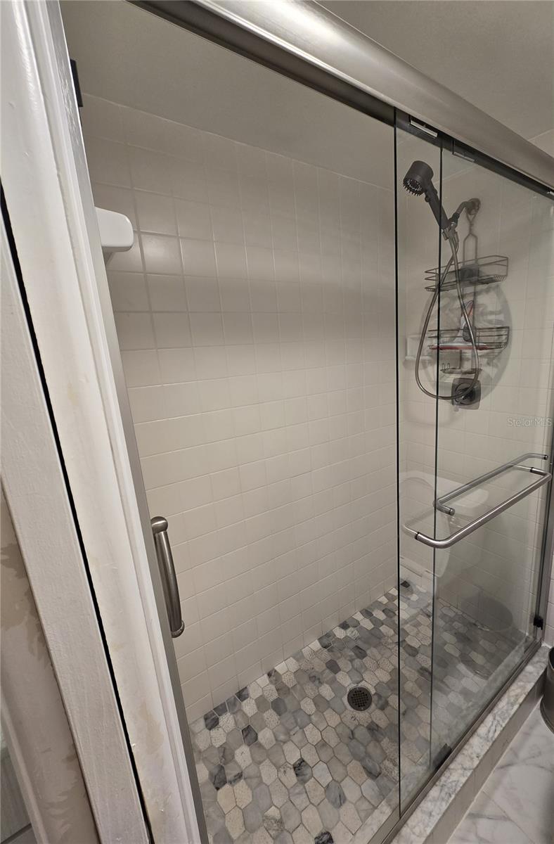 Image 21 of 53 For 1701 Beach Road 202