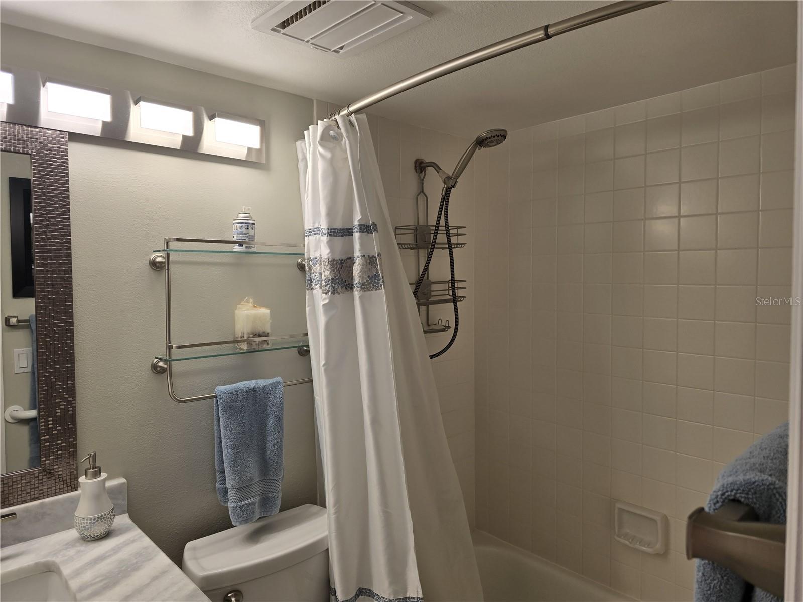 Image 26 of 53 For 1701 Beach Road 202