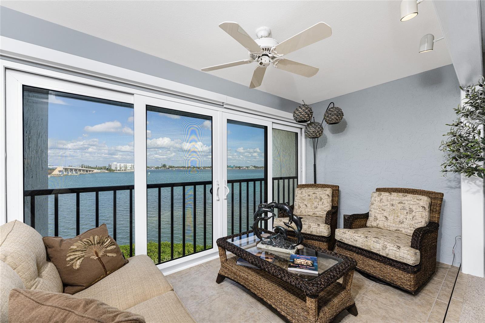 Image 10 of 63 For 1401 Beach Road 303