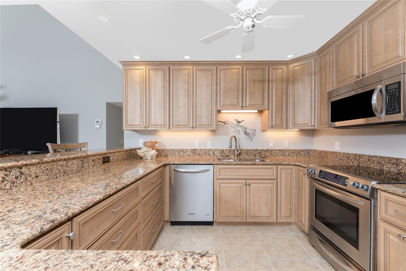 Image 17 of 63 For 1401 Beach Road 303