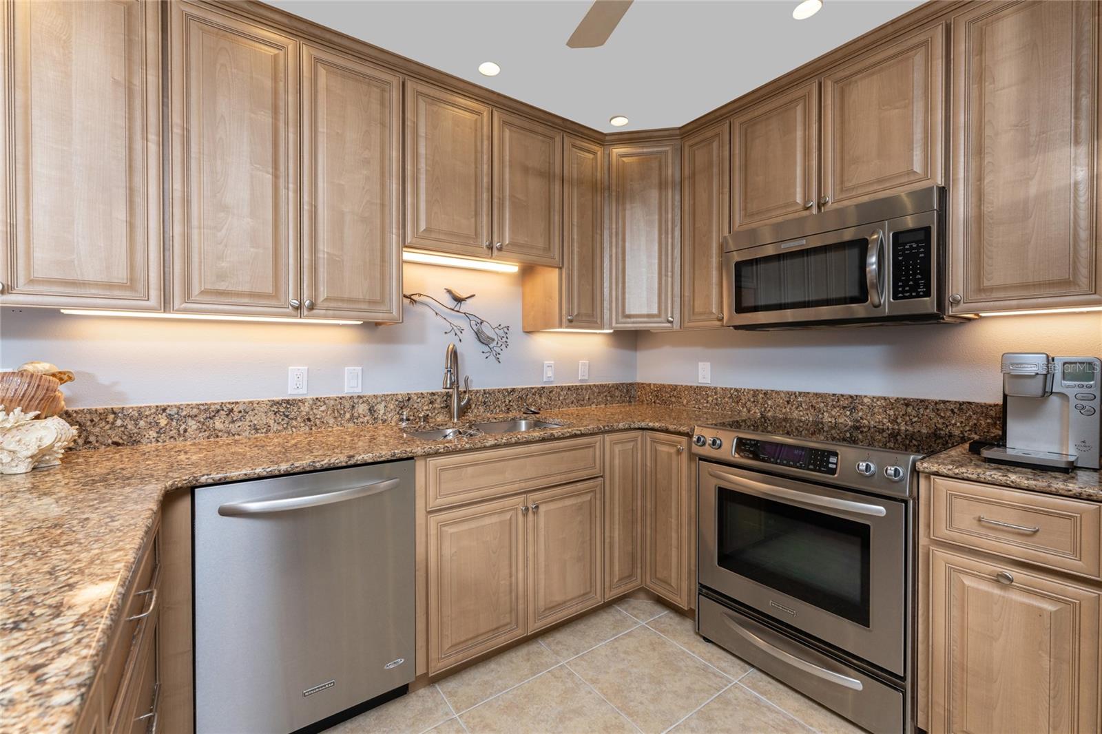 Image 19 of 63 For 1401 Beach Road 303