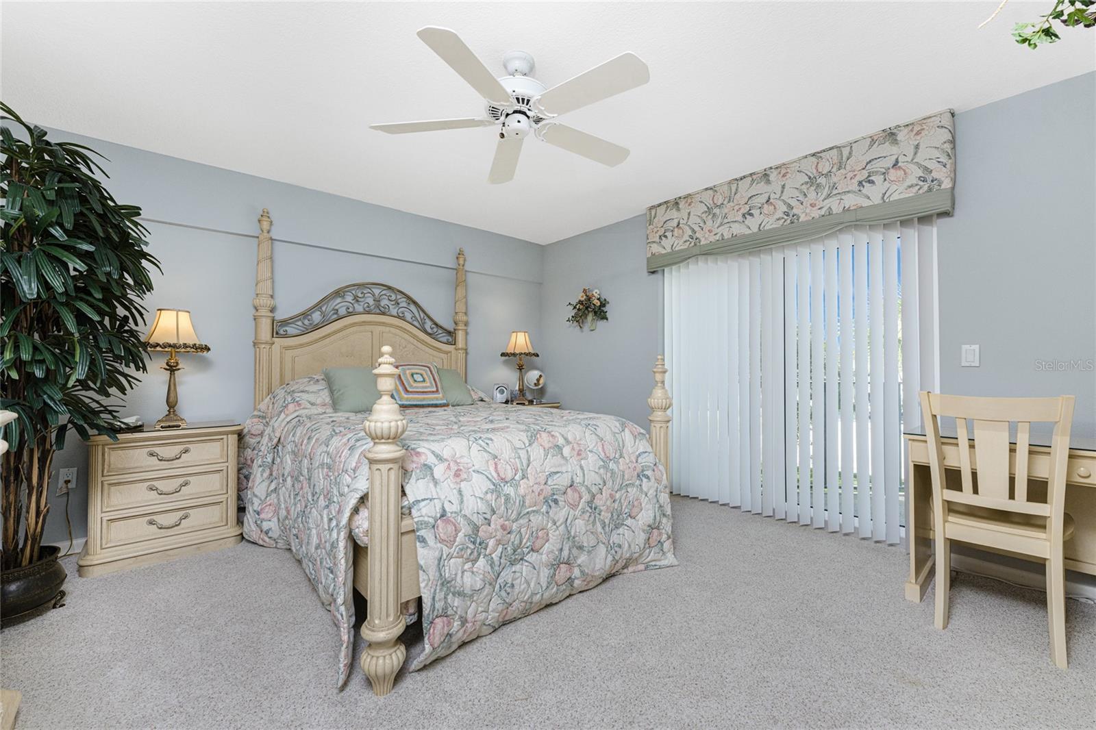 Image 23 of 63 For 1401 Beach Road 303