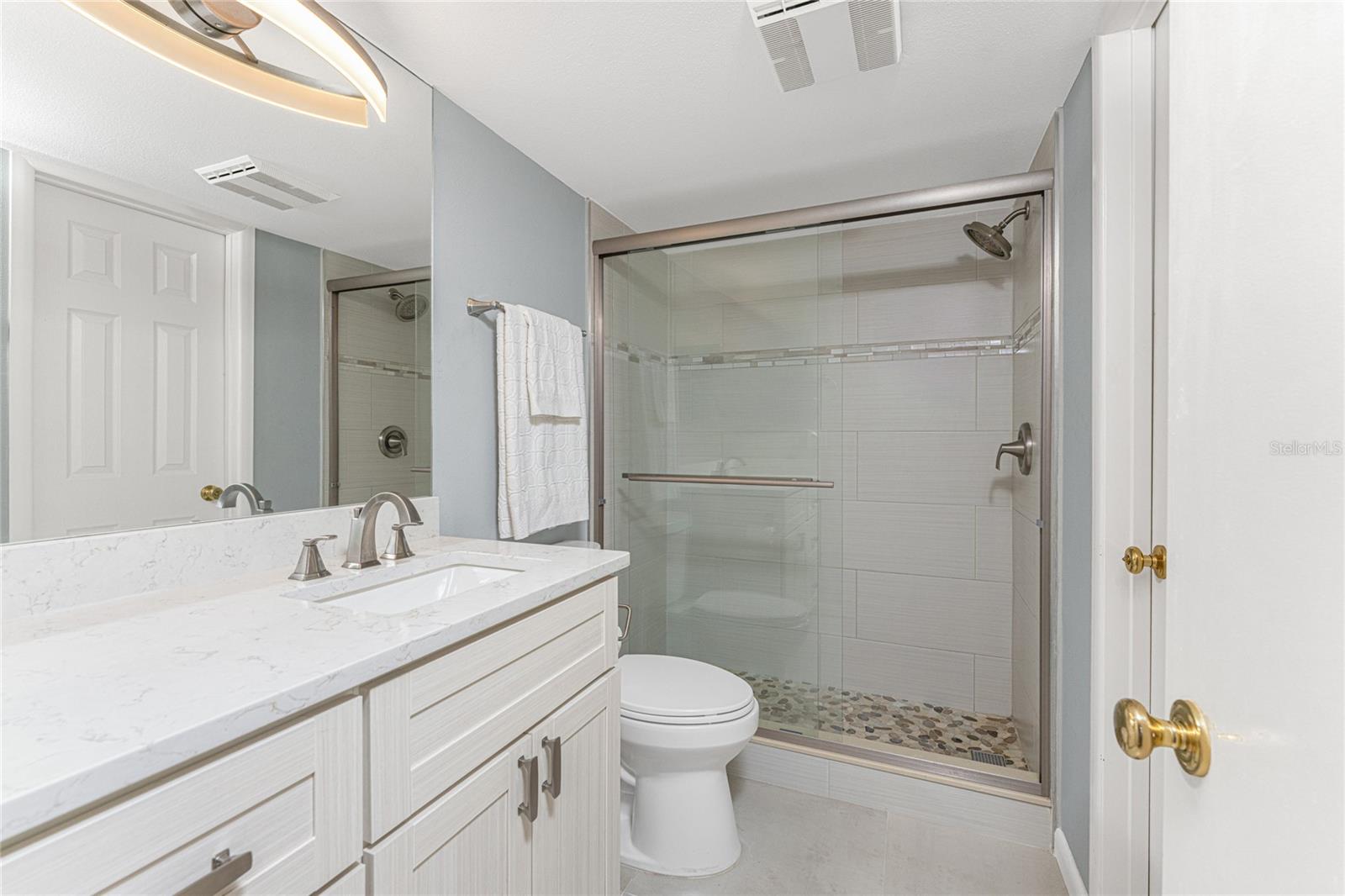 Image 32 of 63 For 1401 Beach Road 303