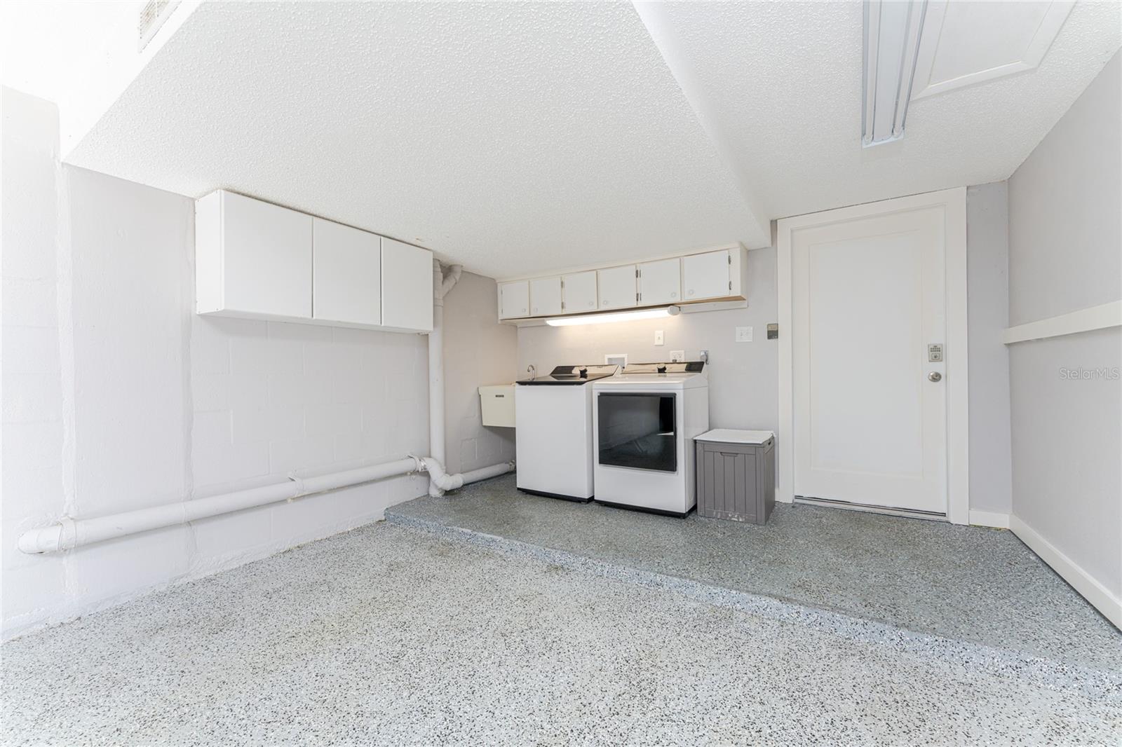 Image 43 of 63 For 1401 Beach Road 303