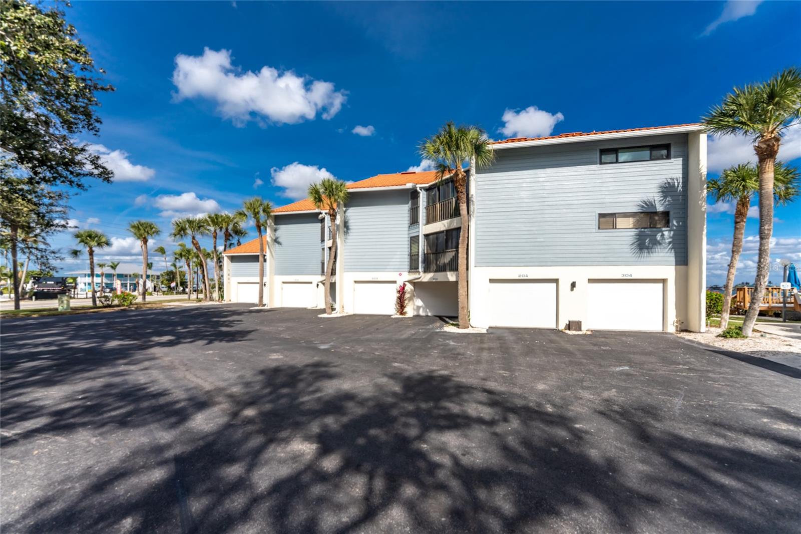 Image 46 of 63 For 1401 Beach Road 303