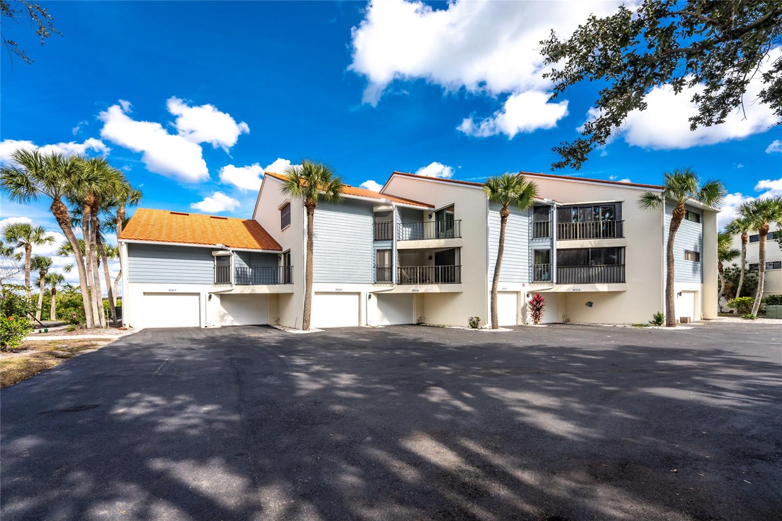 Image 47 of 63 For 1401 Beach Road 303