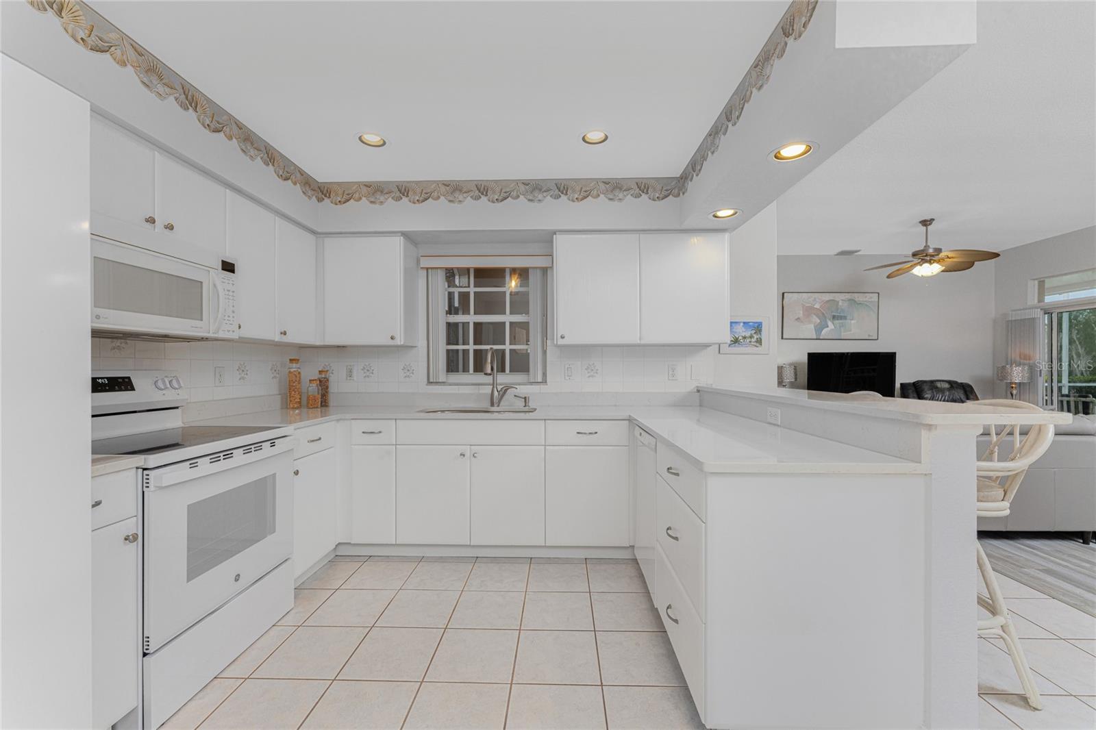 Image 21 of 69 For 8358 Pondview Lane