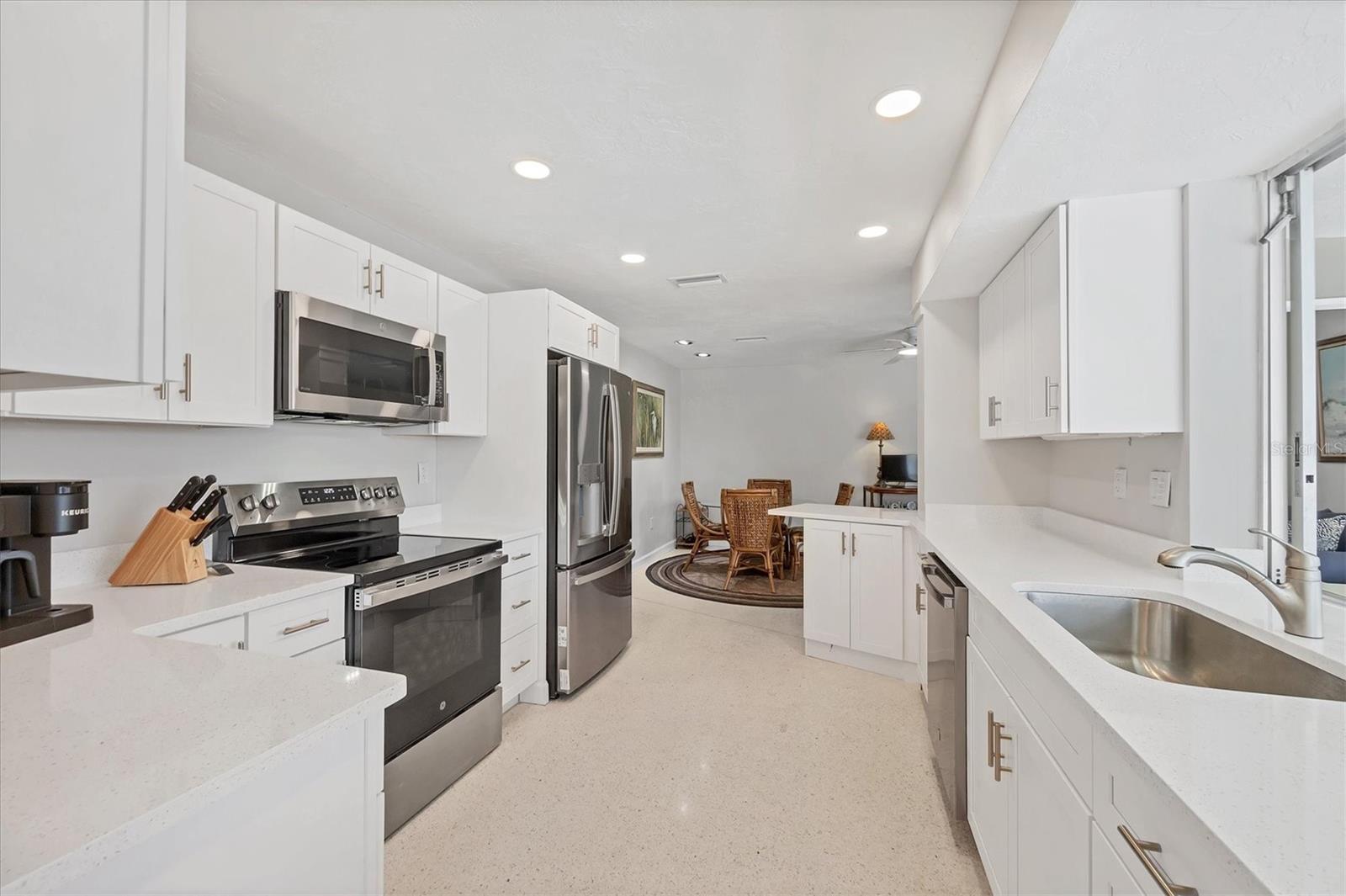 Image 18 of 51 For 500 Green Dolphin Drive S