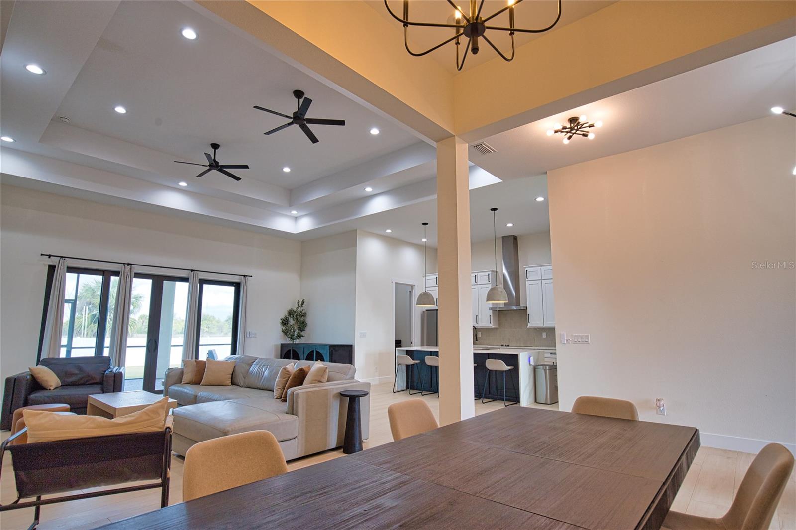 Image 11 of 39 For 4 River Ct