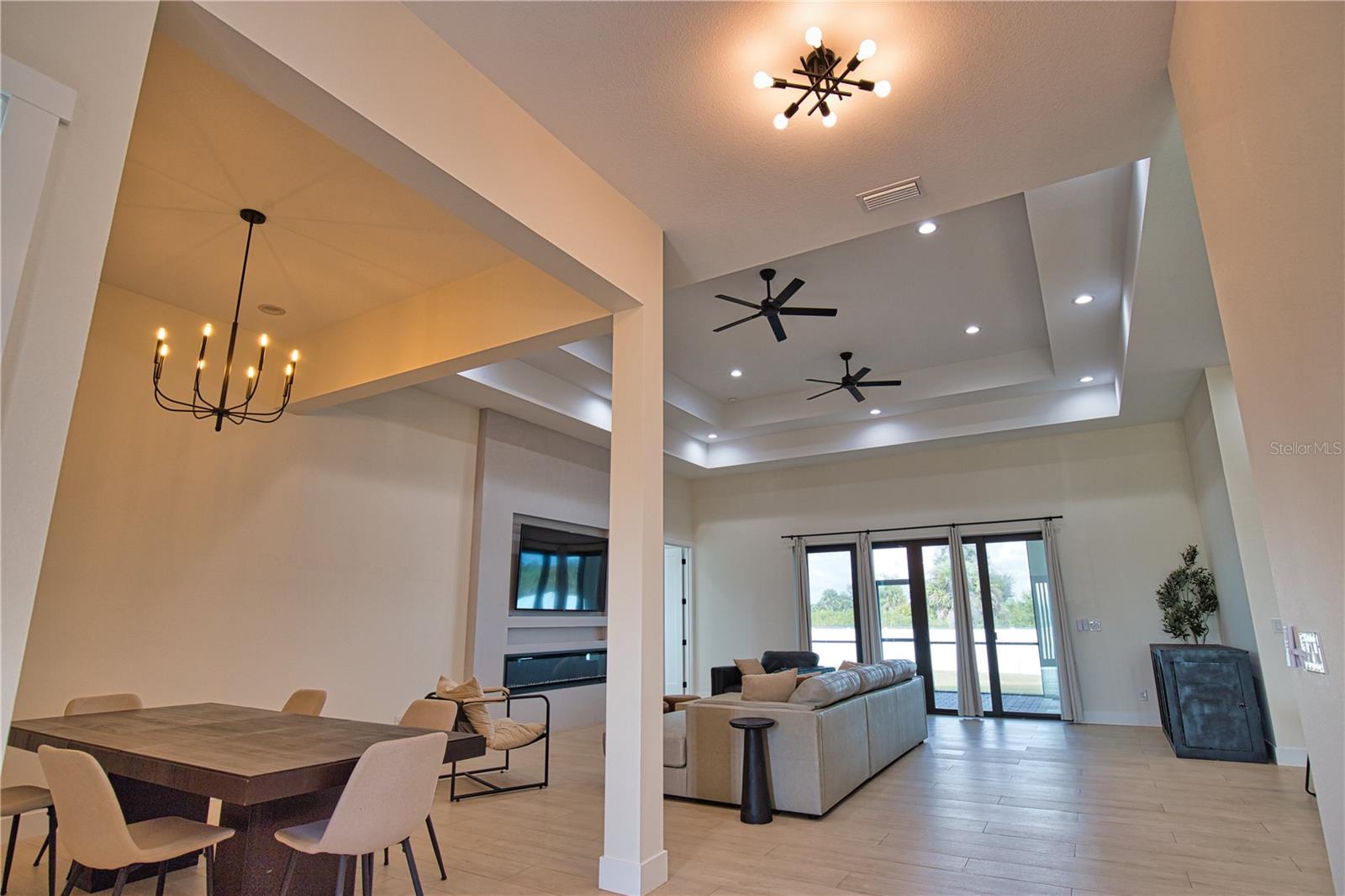 Image 12 of 39 For 4 River Ct