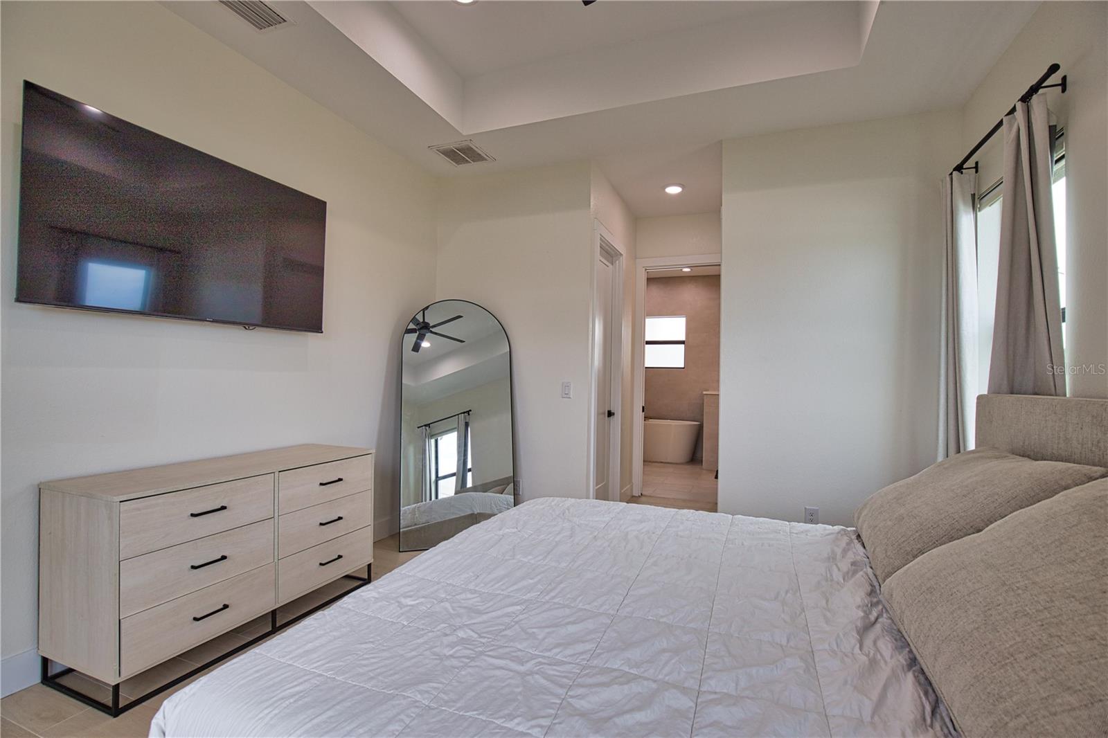 Image 17 of 39 For 4 River Ct