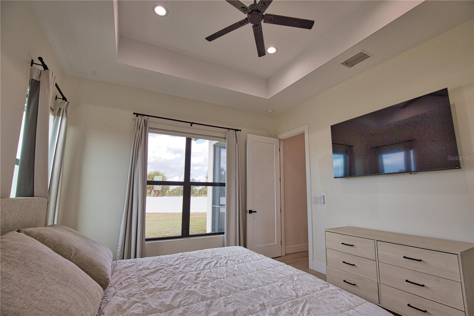 Image 18 of 39 For 4 River Ct