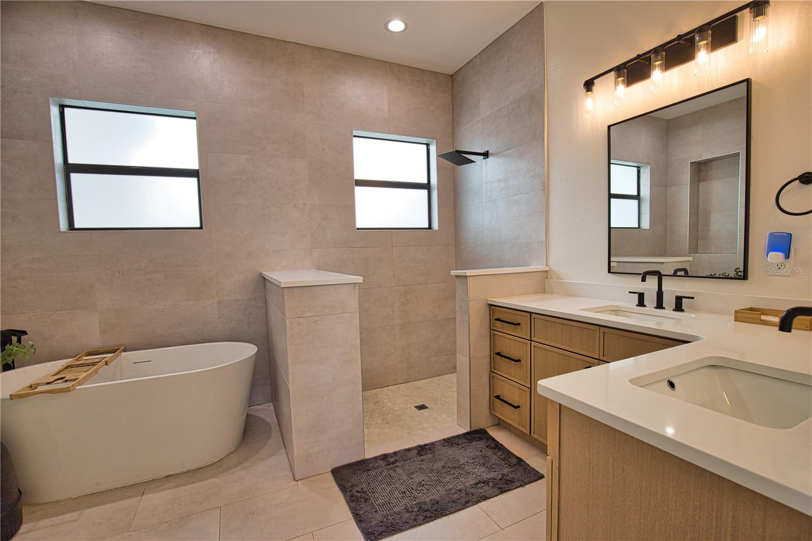 Image 19 of 39 For 4 River Ct