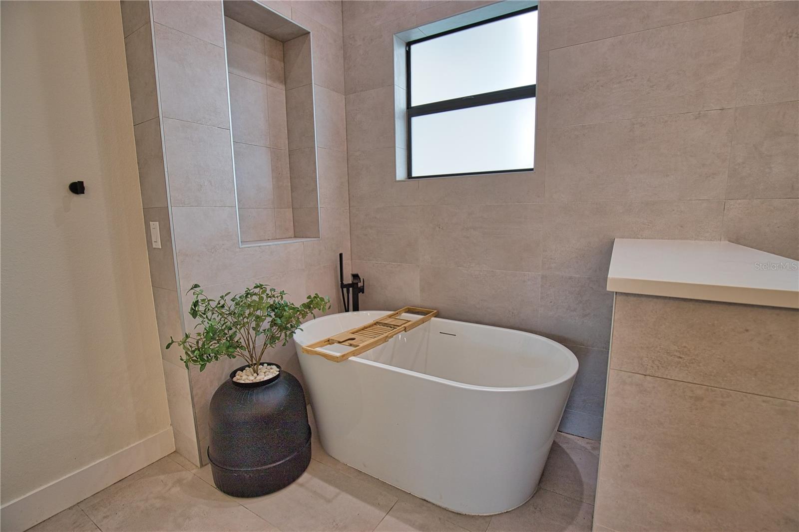 Image 20 of 39 For 4 River Ct