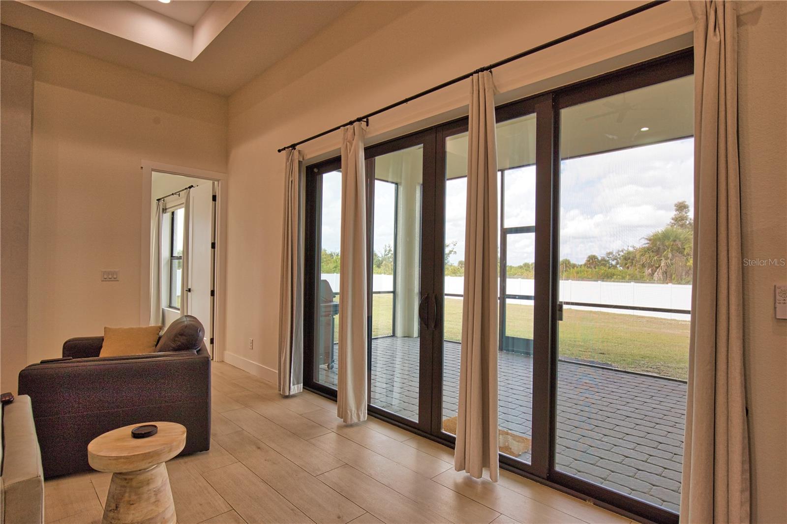 Image 27 of 39 For 4 River Ct