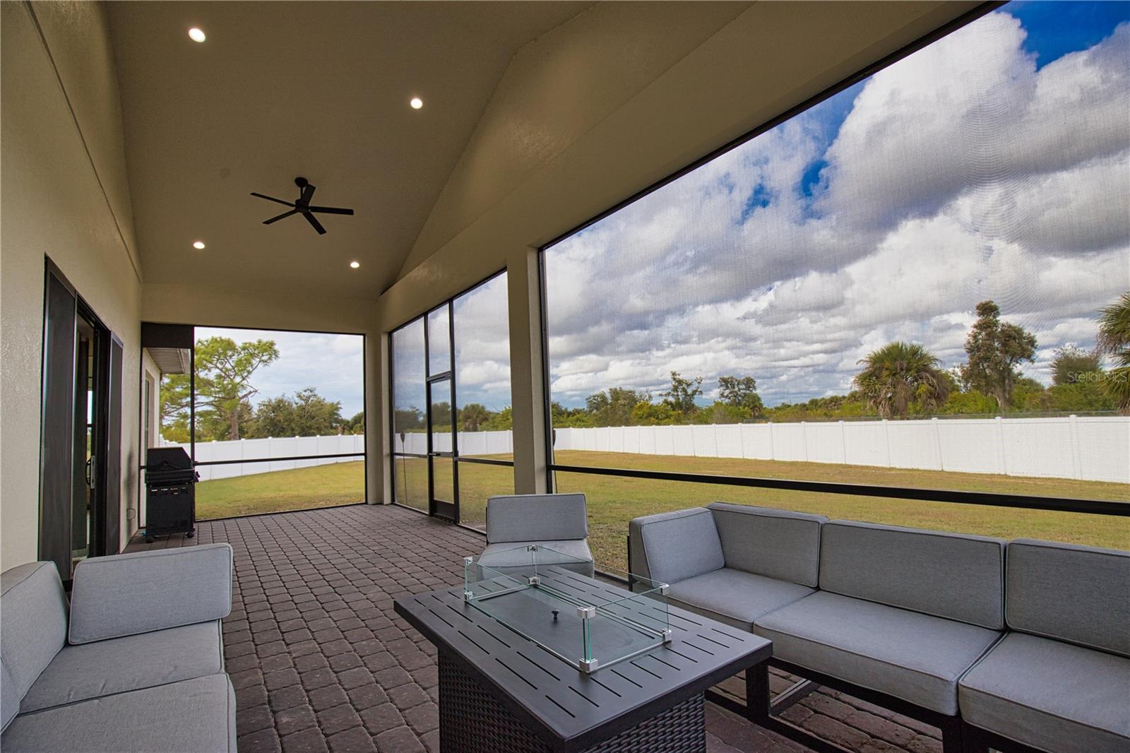 Image 30 of 39 For 4 River Ct