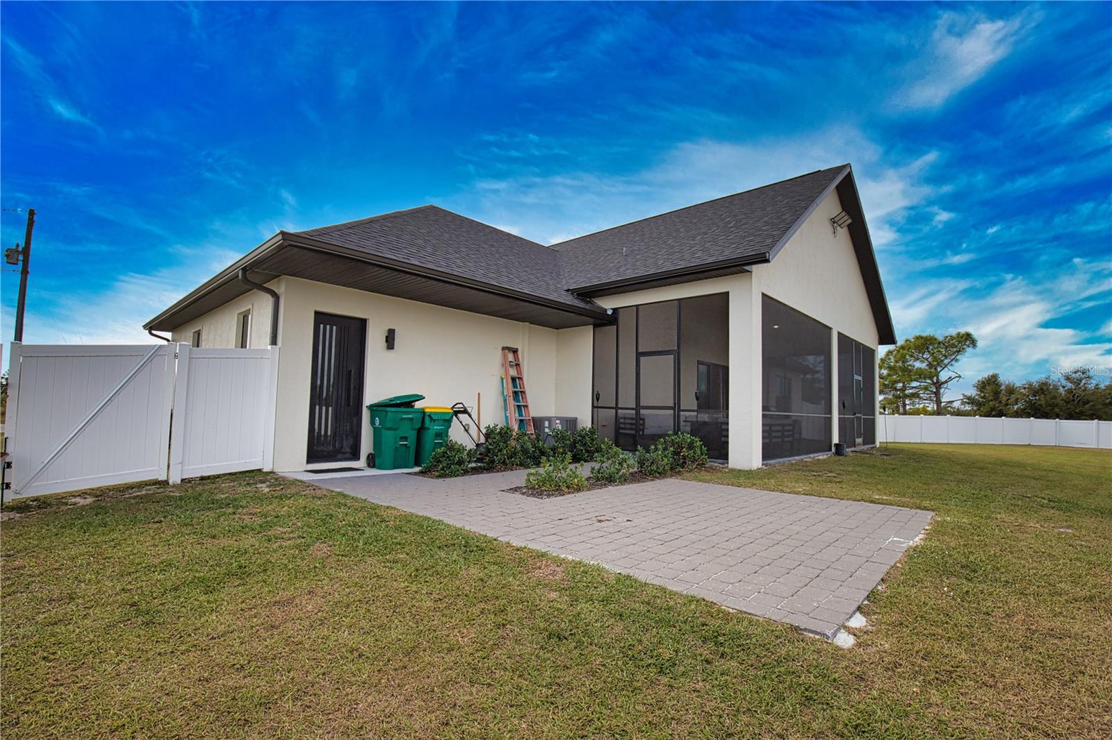 Image 31 of 39 For 4 River Ct