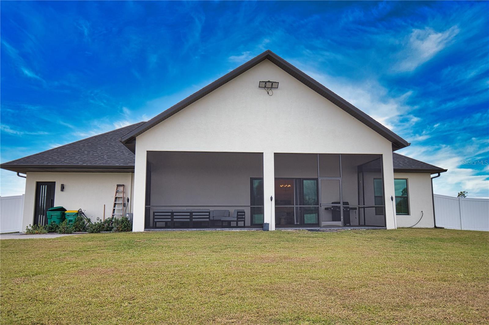 Image 33 of 39 For 4 River Ct