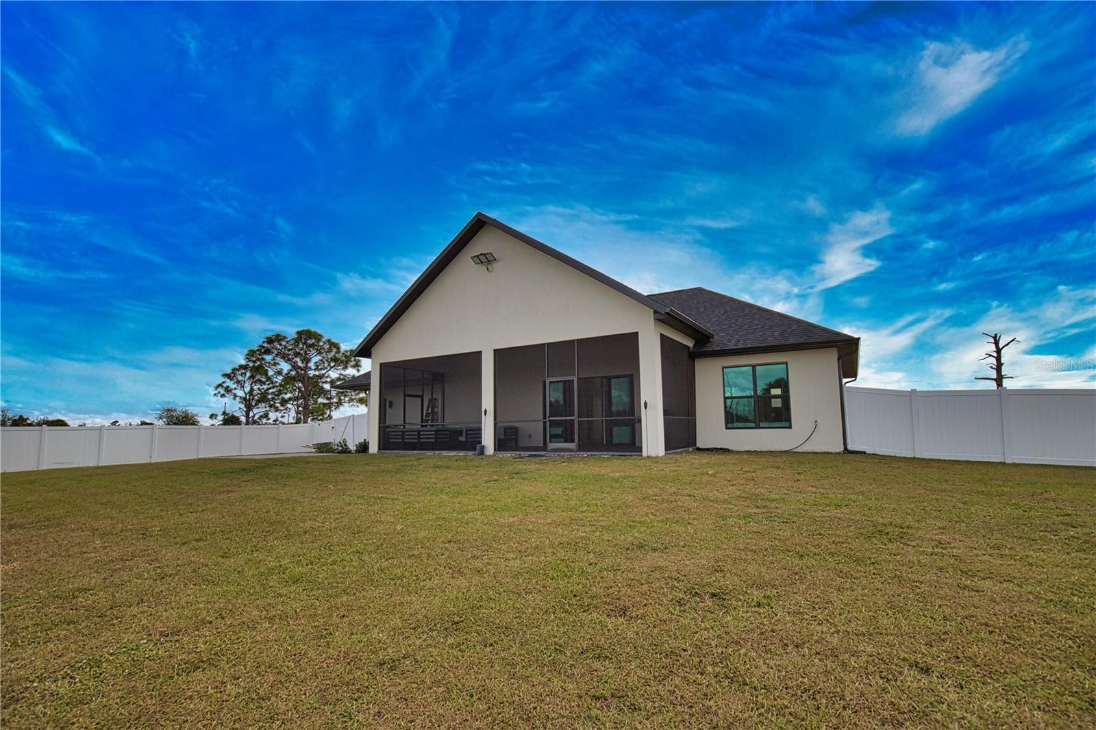 Image 34 of 39 For 4 River Ct