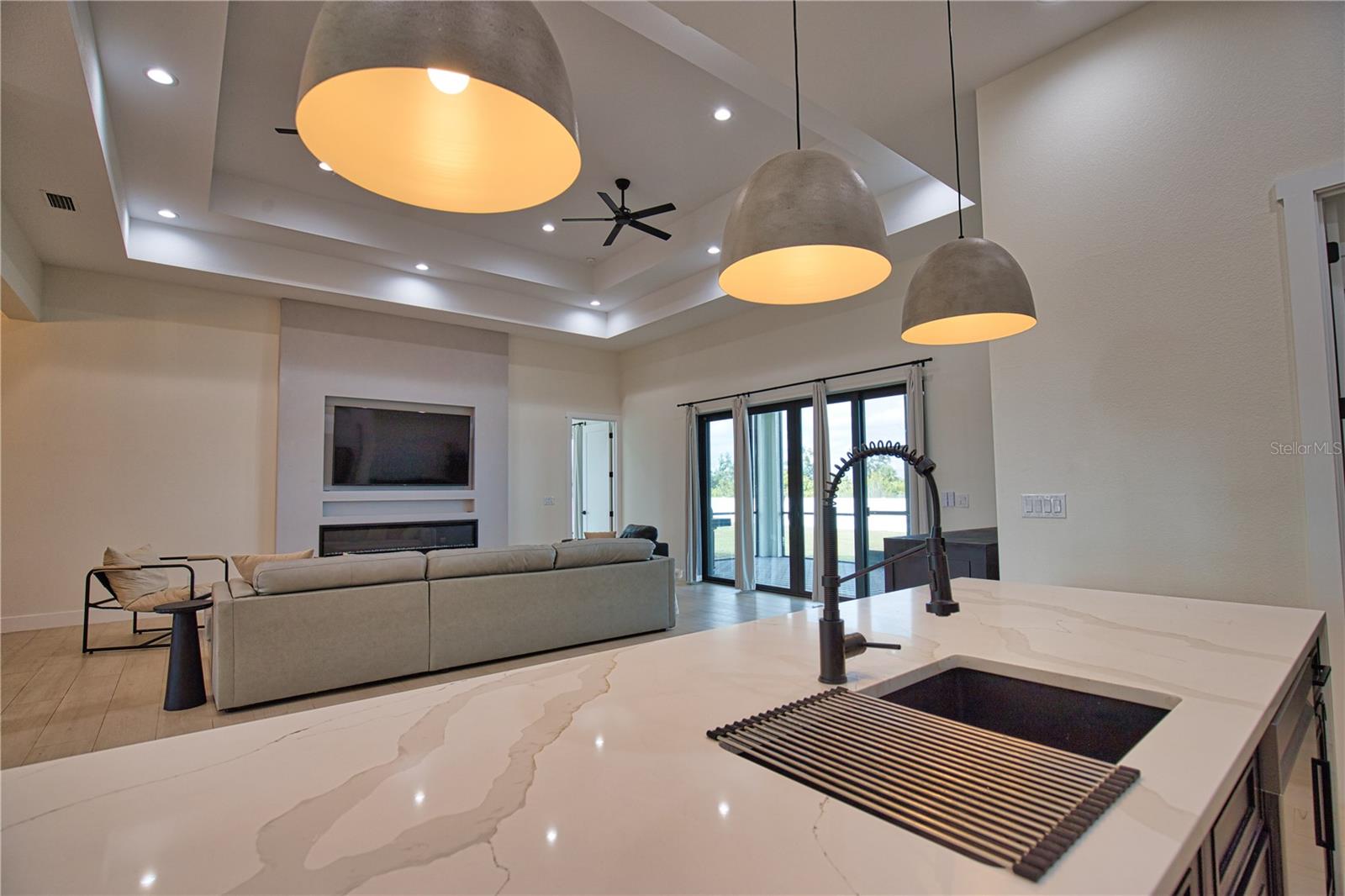 Image 7 of 39 For 4 River Ct