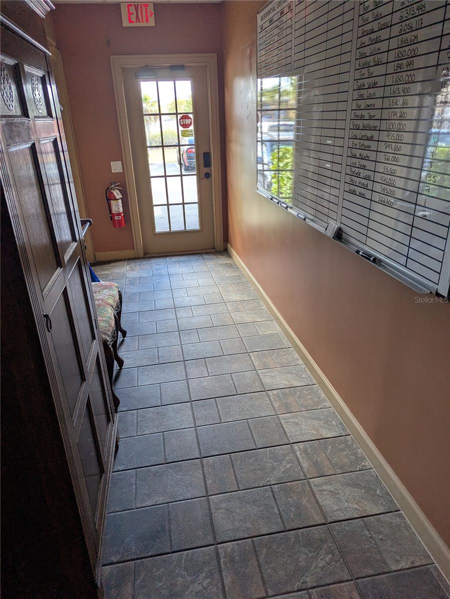 Image 2 of 6 For 4456 Tamiami Trail