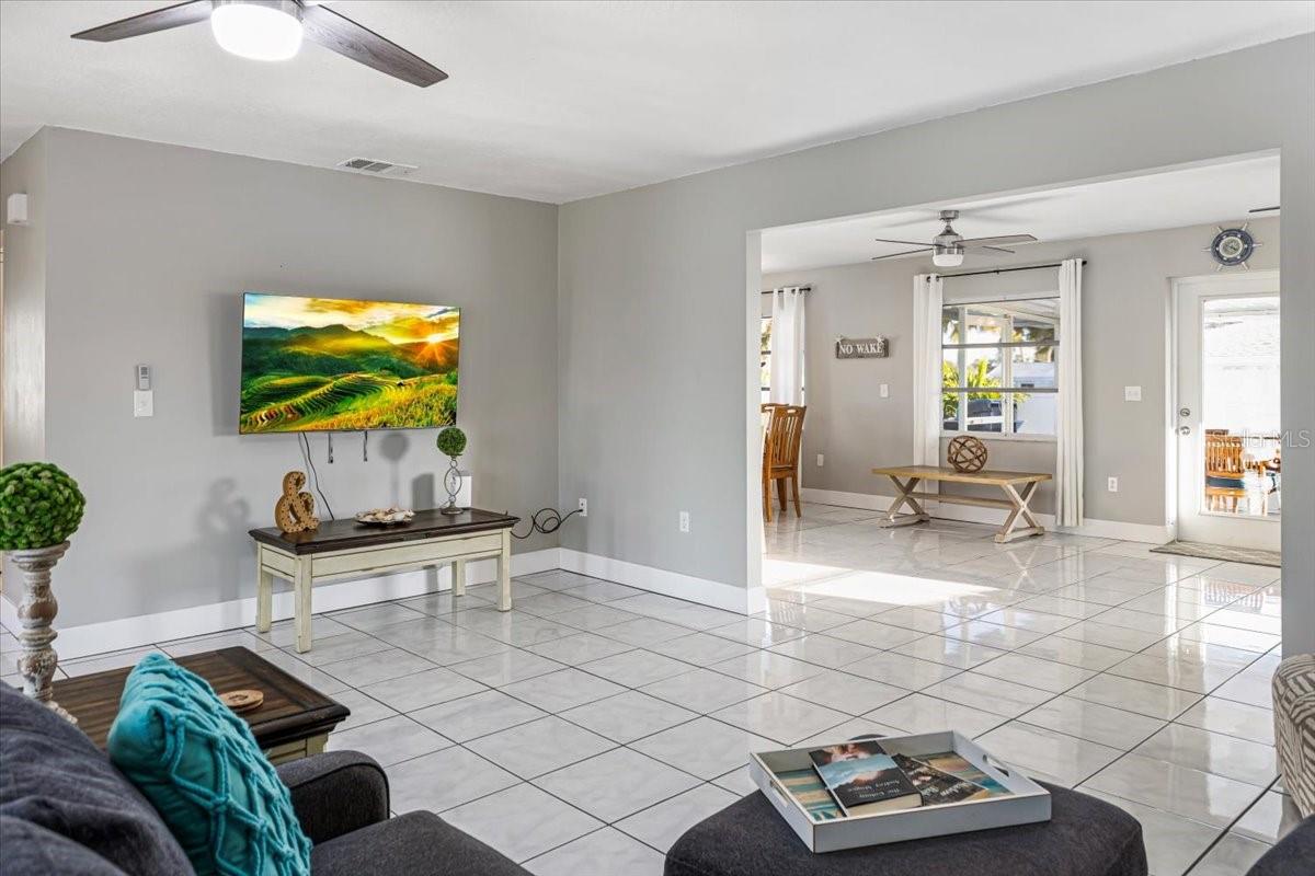 Image 7 of 46 For 2061 Illinois Avenue