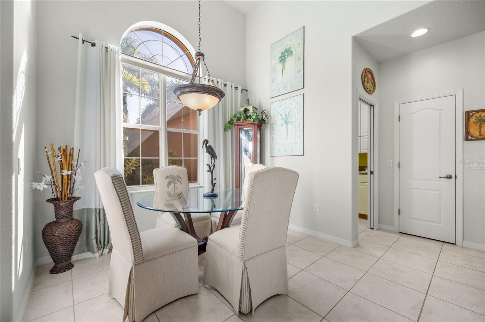 Image 10 of 84 For 208 Antilla Drive