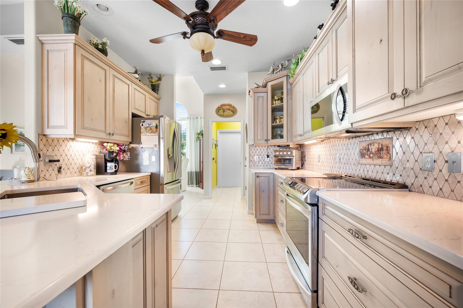 Image 12 of 84 For 208 Antilla Drive