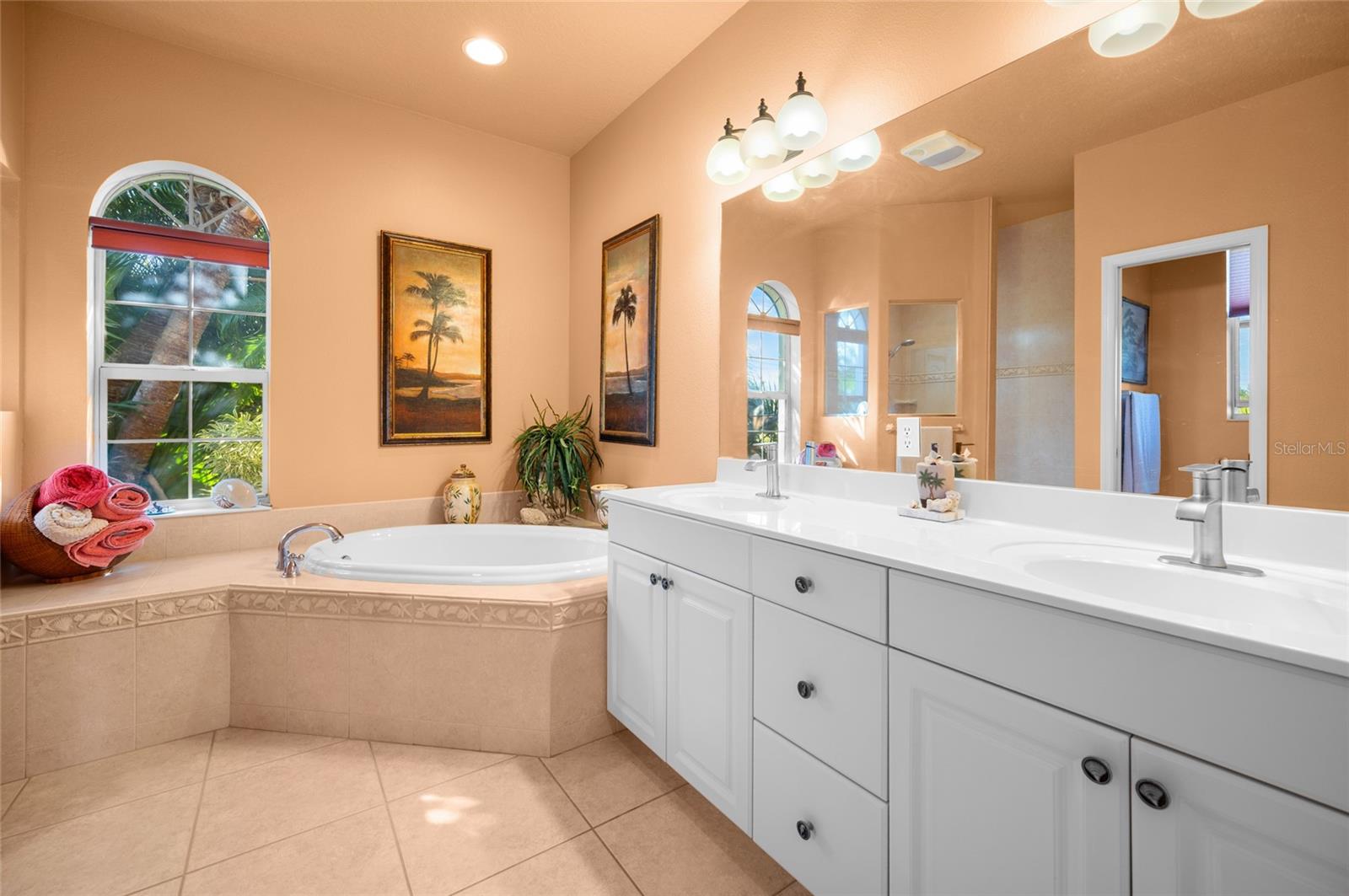 Image 25 of 84 For 208 Antilla Drive