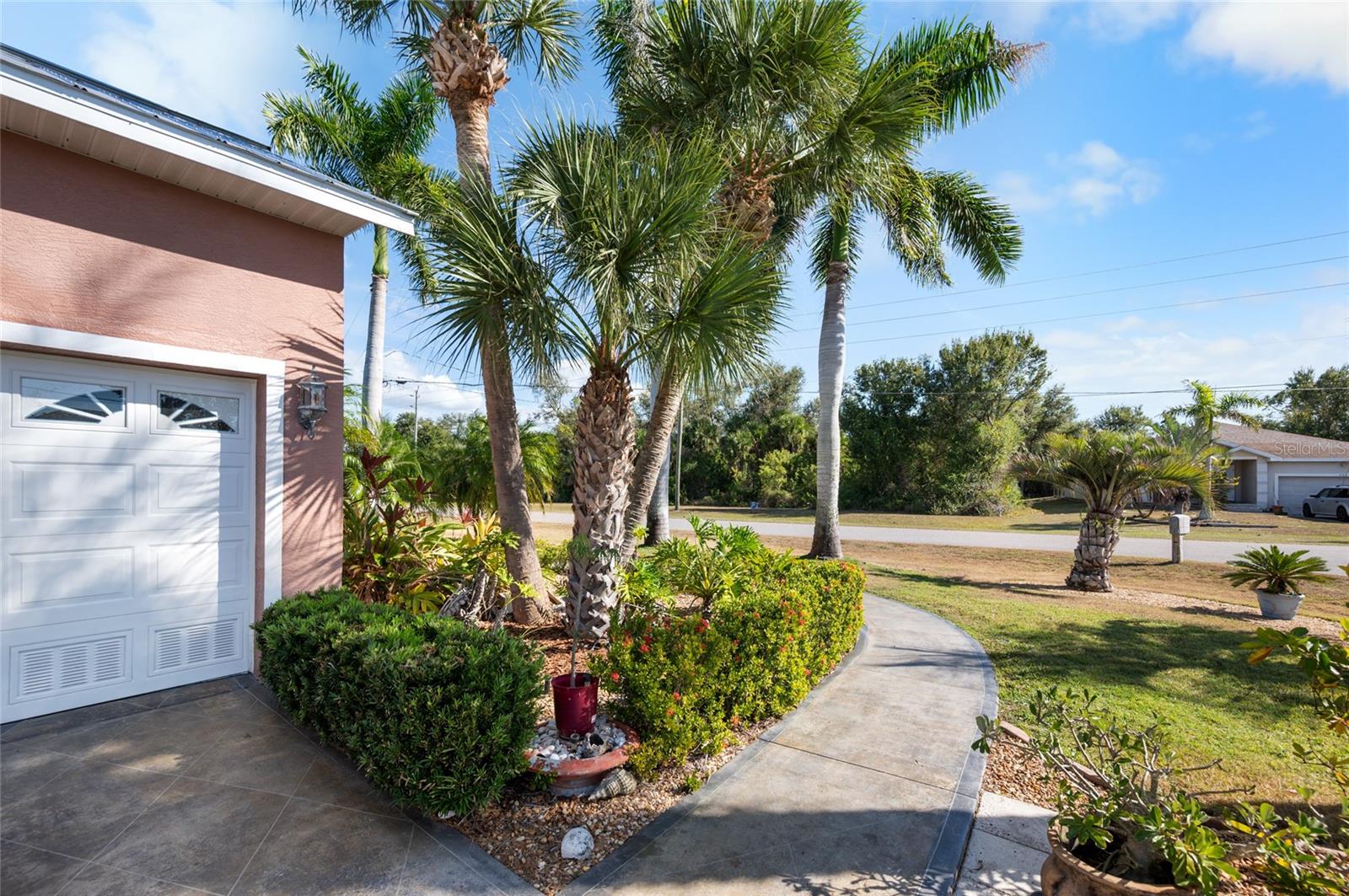 Image 51 of 84 For 208 Antilla Drive