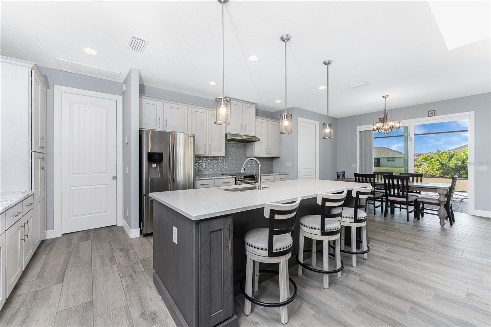 Image 14 of 63 For 197 Rotonda Boulevard N