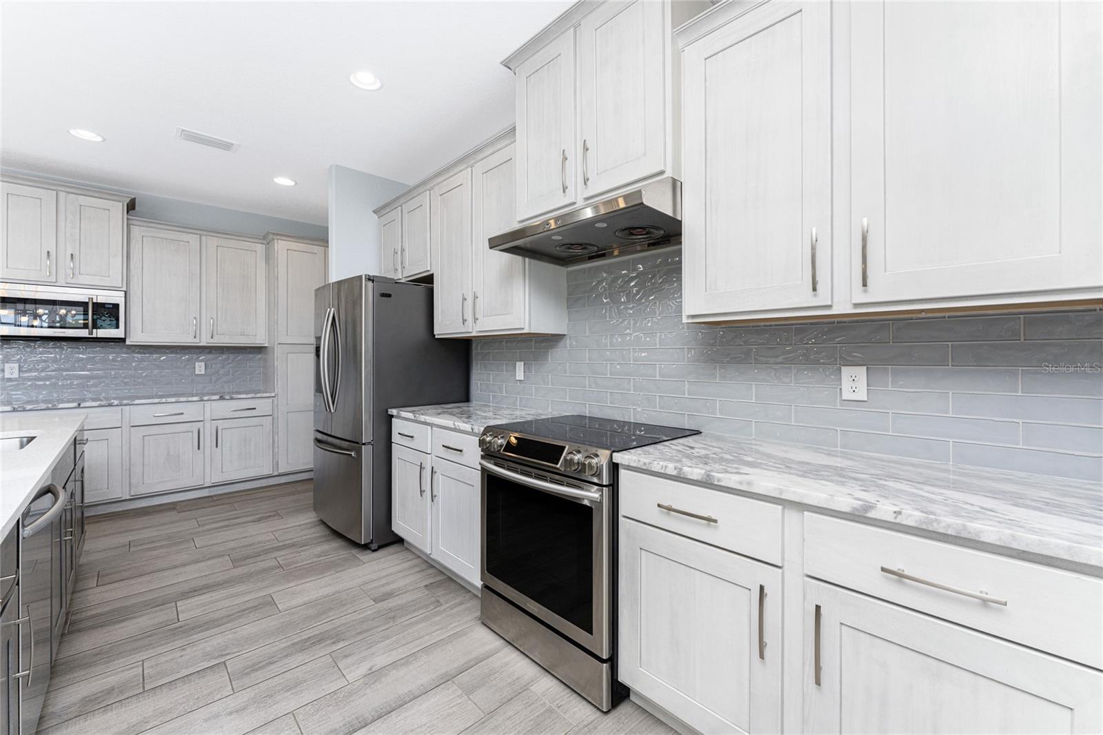 Image 19 of 63 For 197 Rotonda Boulevard N